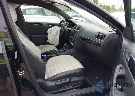 2015 Volkswagen Jetta 1.8T Sport z USA, uszkodzony, nr VIN 3VWD17AJ8FM406867